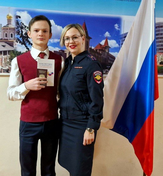 В преддверии Дня Конституции юным жителям Аркадака вручены паспорта